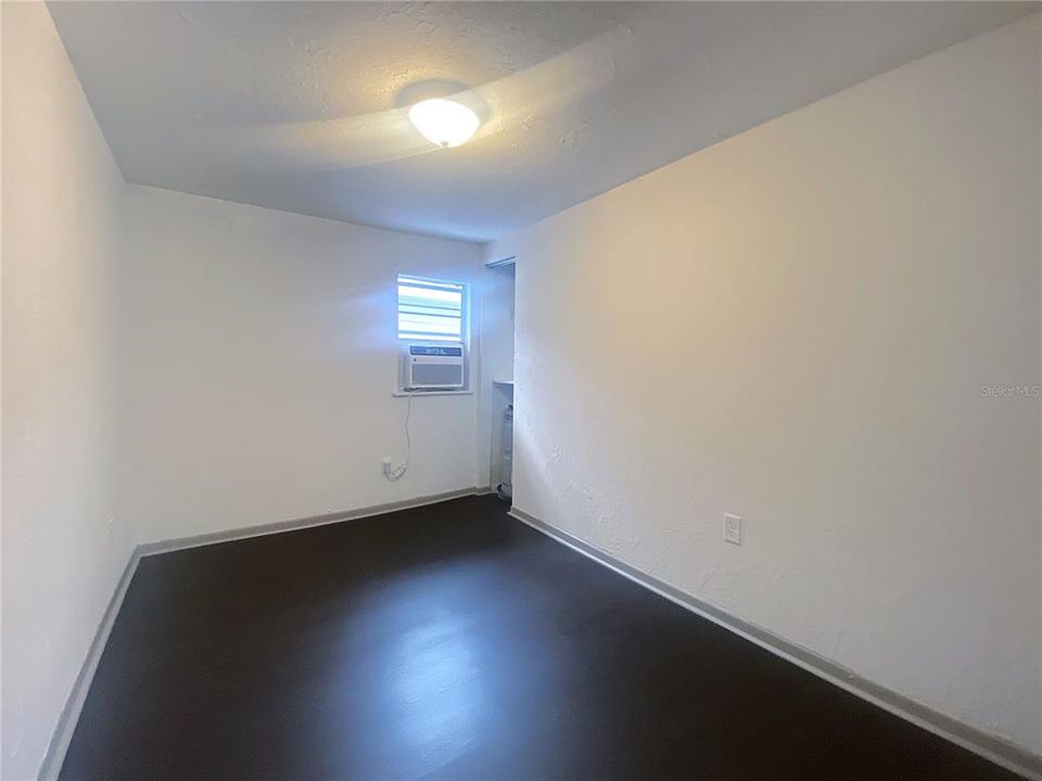 В аренду: $895 (2 спален, 1 ванн, 640 Квадратных фут)
