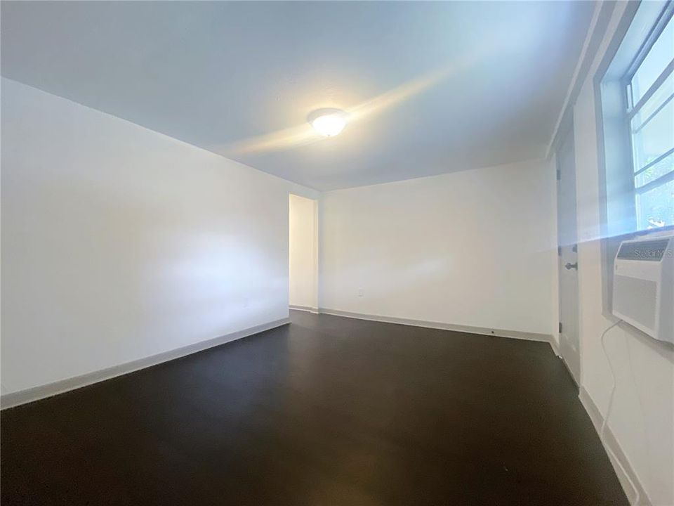 В аренду: $895 (2 спален, 1 ванн, 640 Квадратных фут)