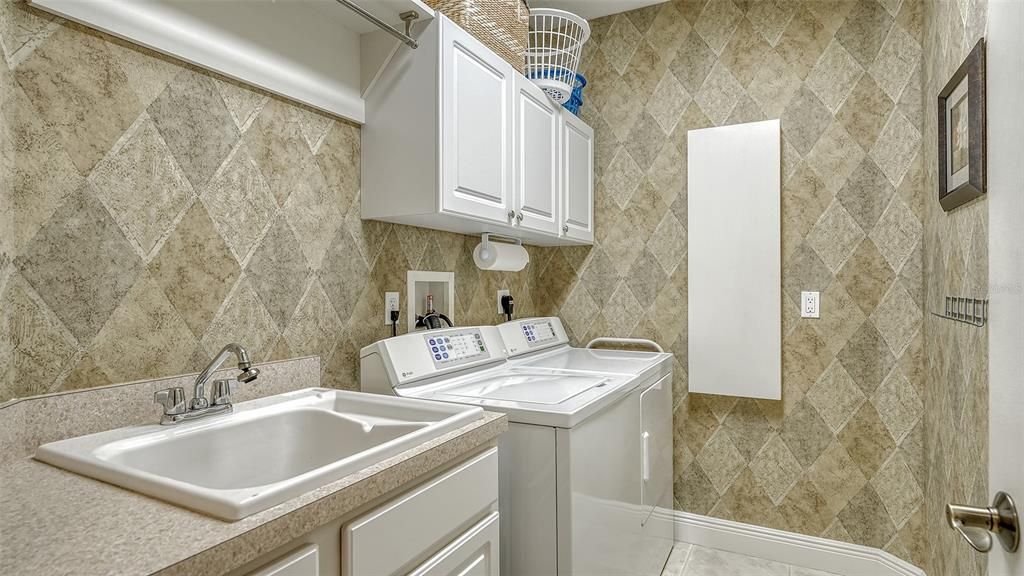 Activo con contrato: $6,500 (3 camas, 2 baños, 1742 Pies cuadrados)