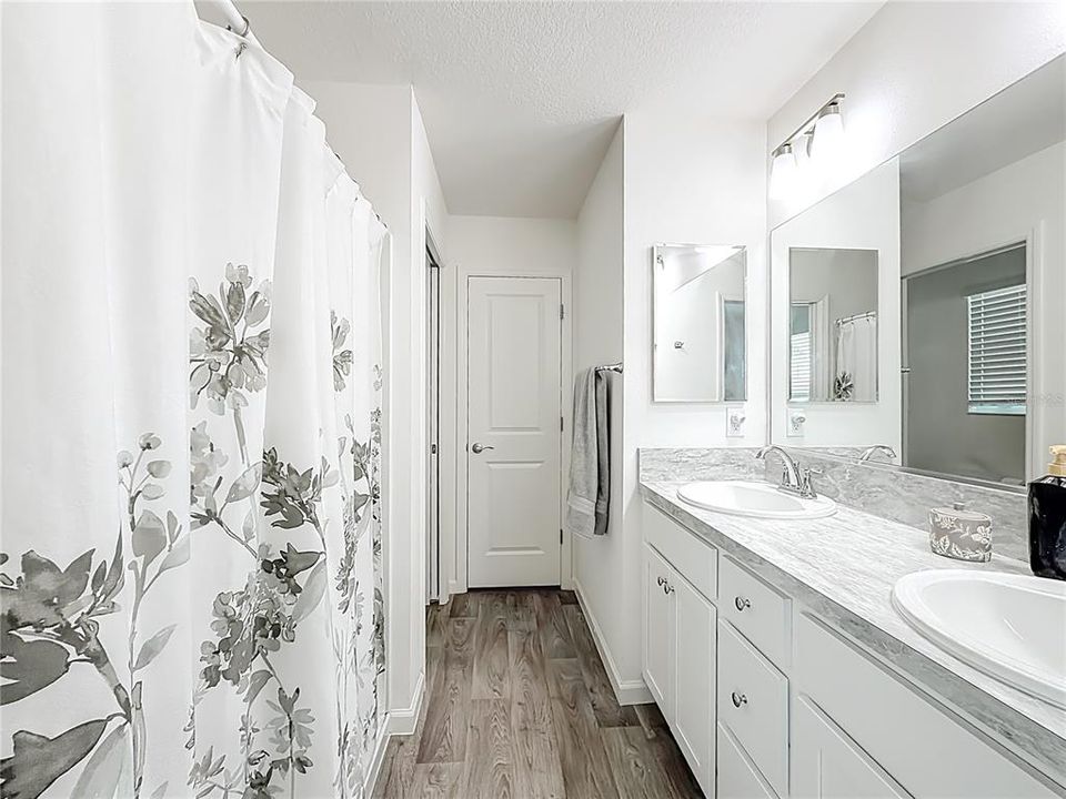 For Sale: $350,000 (3 beds, 2 baths, 1440 Square Feet)