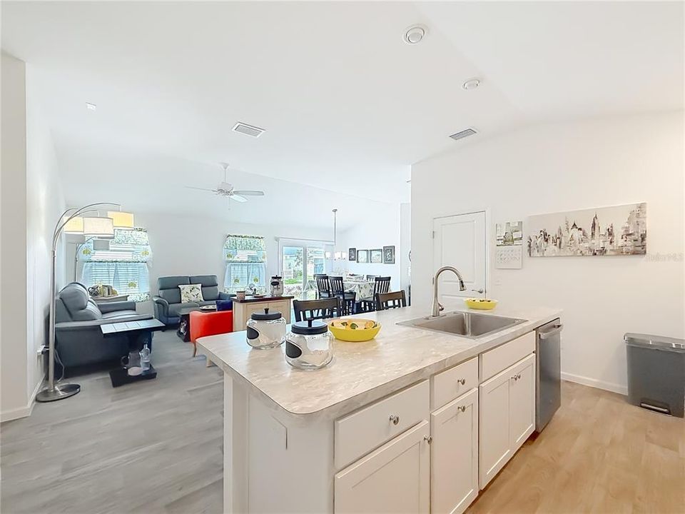 For Sale: $350,000 (3 beds, 2 baths, 1440 Square Feet)