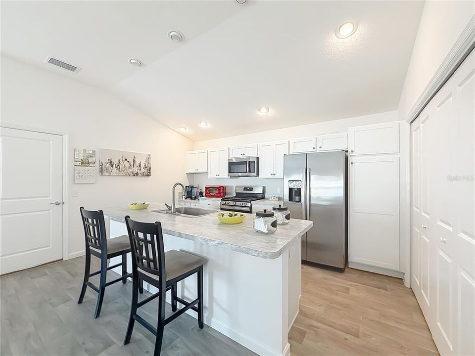 For Sale: $350,000 (3 beds, 2 baths, 1440 Square Feet)