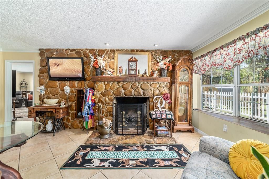 En Venta: $996,500 (4 camas, 3 baños, 4452 Pies cuadrados)