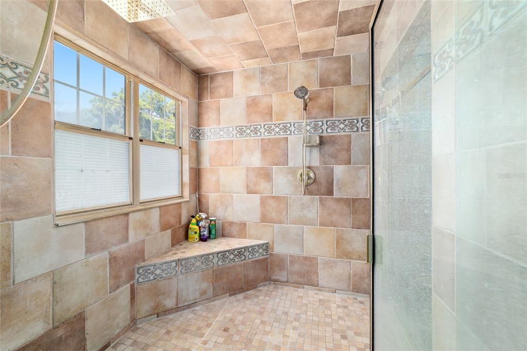 En Venta: $996,500 (4 camas, 3 baños, 4452 Pies cuadrados)
