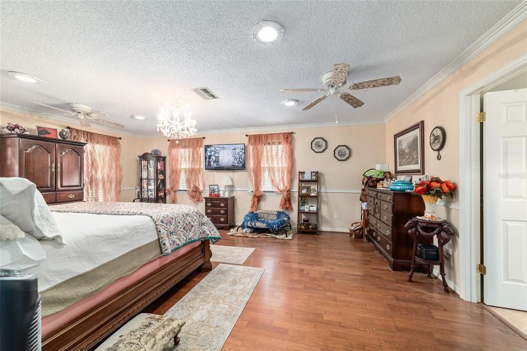 En Venta: $996,500 (4 camas, 3 baños, 4452 Pies cuadrados)