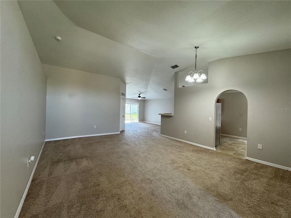 Activo con contrato: $244,900 (3 camas, 2 baños, 1616 Pies cuadrados)