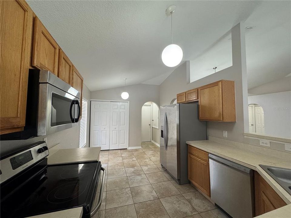 Activo con contrato: $244,900 (3 camas, 2 baños, 1616 Pies cuadrados)