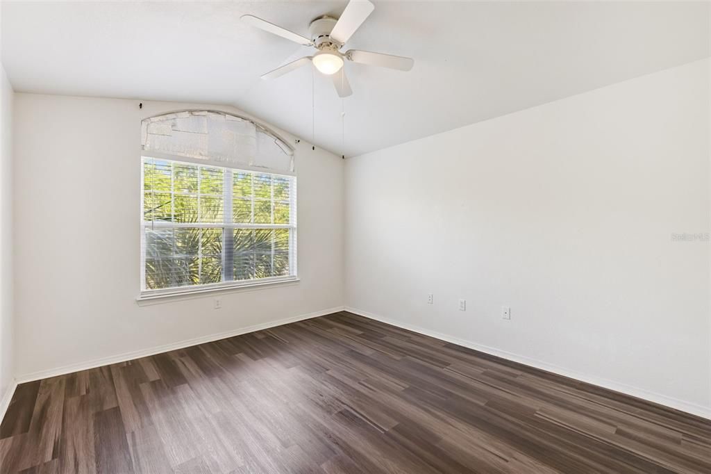 Activo con contrato: $169,900 (2 camas, 2 baños, 1212 Pies cuadrados)
