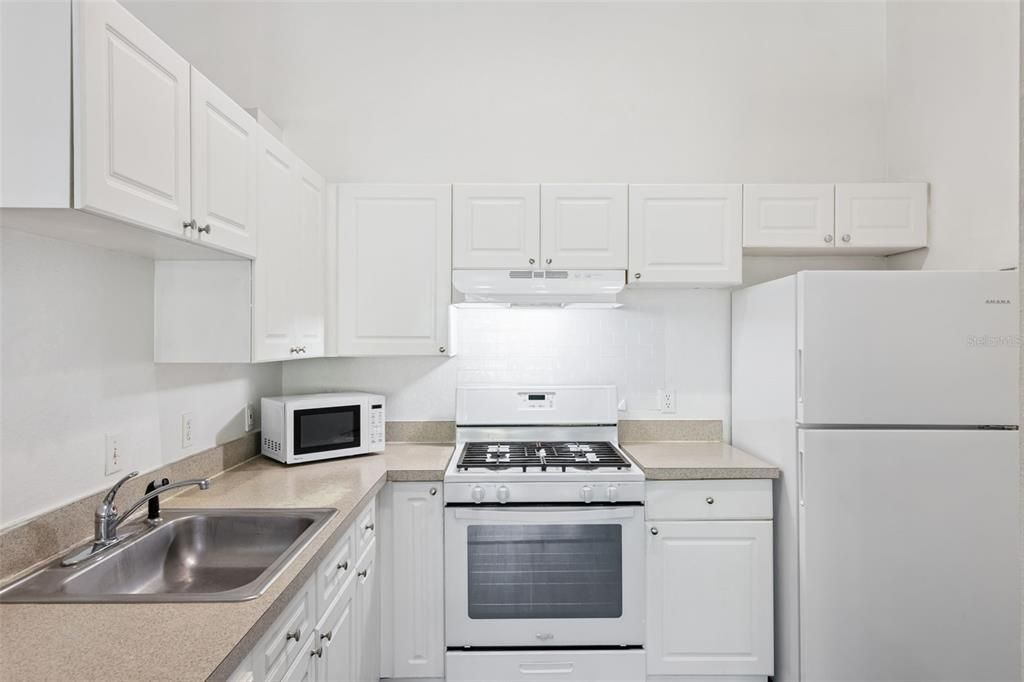Activo con contrato: $169,900 (2 camas, 2 baños, 1212 Pies cuadrados)