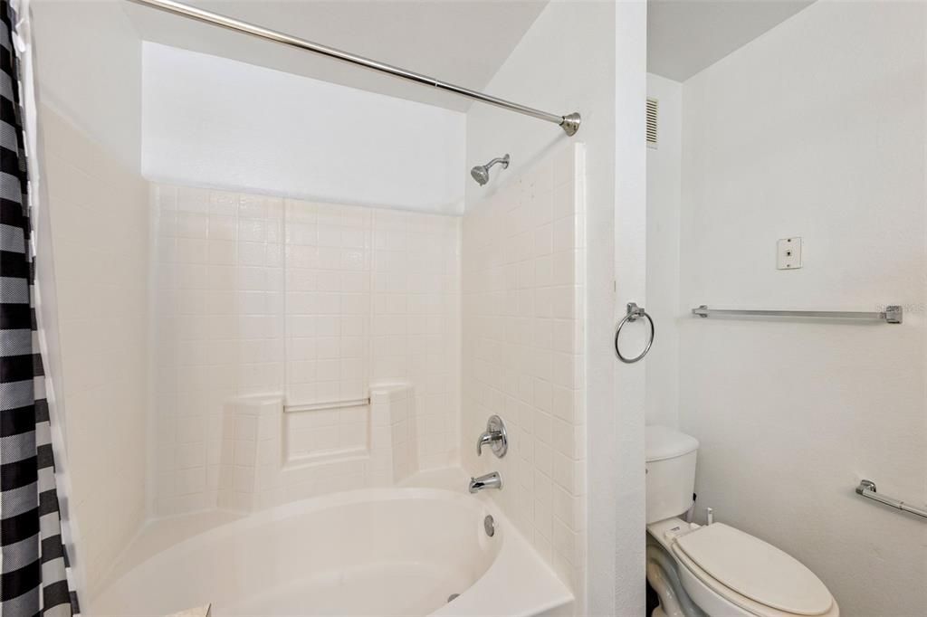 Activo con contrato: $169,900 (2 camas, 2 baños, 1212 Pies cuadrados)