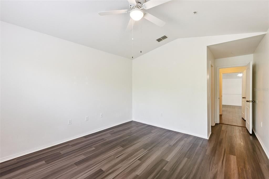 Activo con contrato: $169,900 (2 camas, 2 baños, 1212 Pies cuadrados)