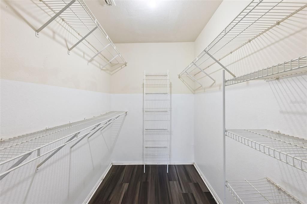 Activo con contrato: $169,900 (2 camas, 2 baños, 1212 Pies cuadrados)