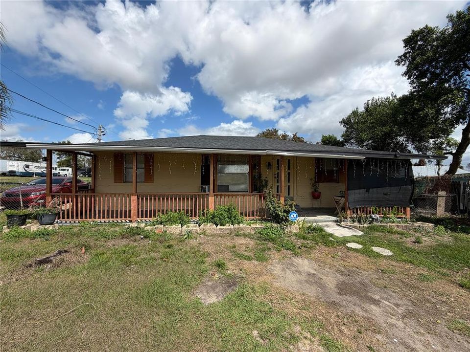 For Sale: $200,000 (3 beds, 1 baths, 916 Square Feet)