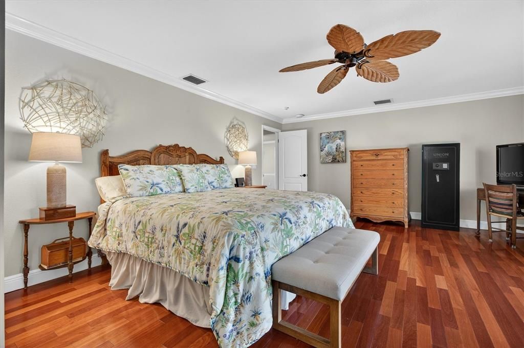 Activo con contrato: $925,000 (3 camas, 3 baños, 2253 Pies cuadrados)