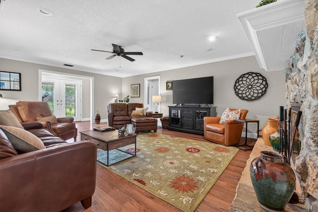 Activo con contrato: $925,000 (3 camas, 3 baños, 2253 Pies cuadrados)