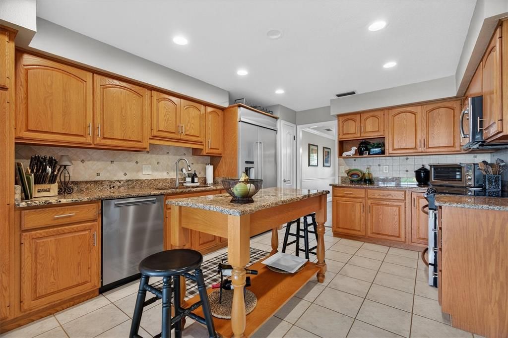 Activo con contrato: $925,000 (3 camas, 3 baños, 2253 Pies cuadrados)