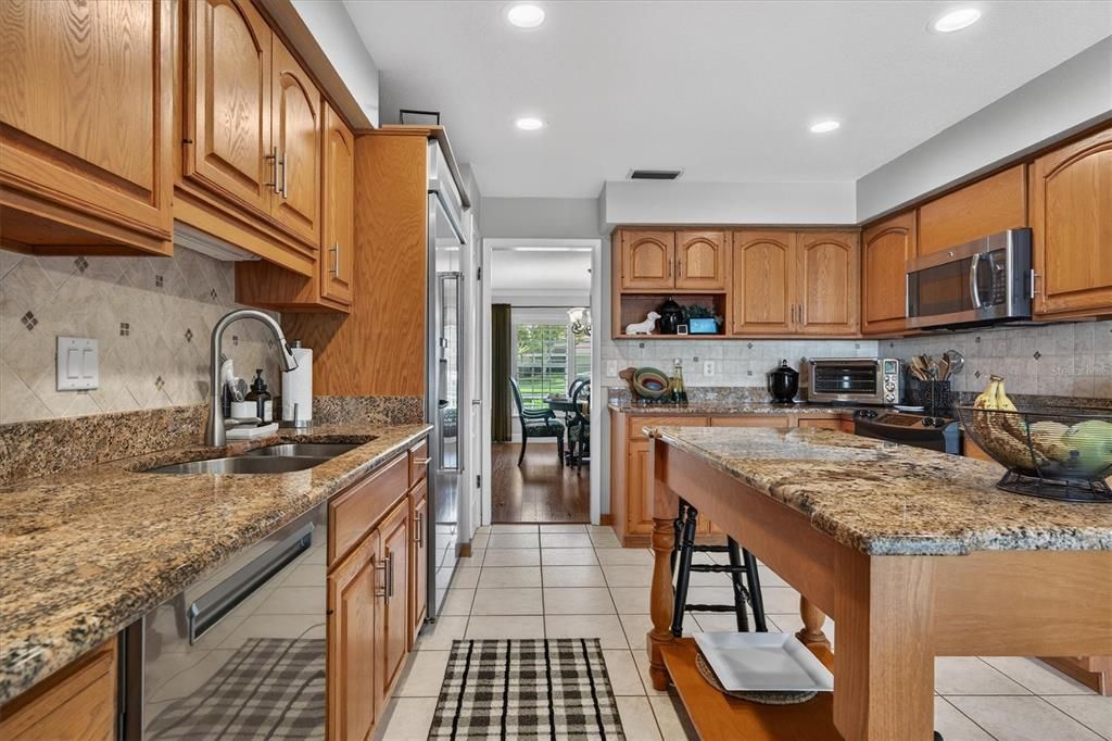 Activo con contrato: $925,000 (3 camas, 3 baños, 2253 Pies cuadrados)