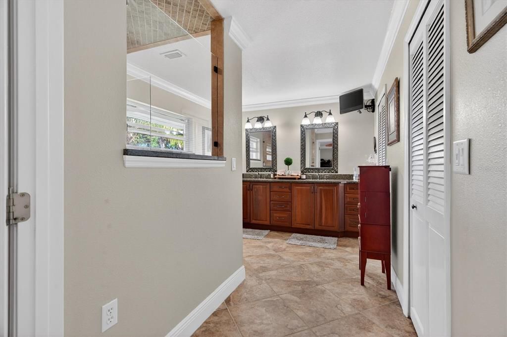 Activo con contrato: $925,000 (3 camas, 3 baños, 2253 Pies cuadrados)