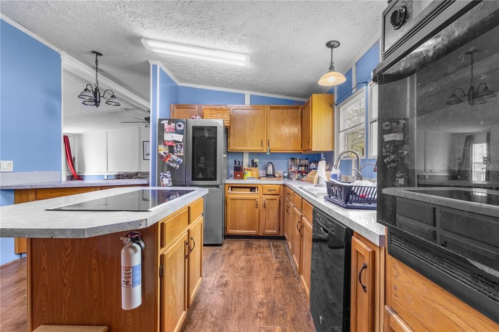 На продажу: $175,000 (3 спален, 2 ванн, 1836 Квадратных фут)