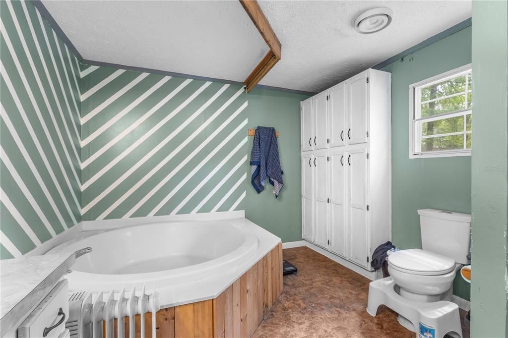 На продажу: $175,000 (3 спален, 2 ванн, 1836 Квадратных фут)