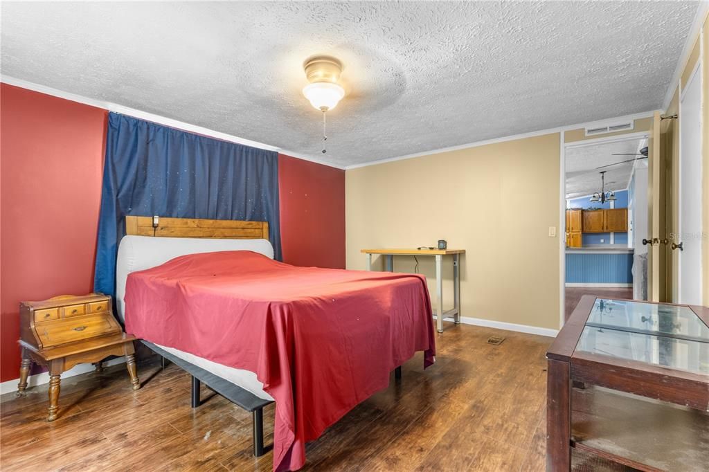 На продажу: $175,000 (3 спален, 2 ванн, 1836 Квадратных фут)