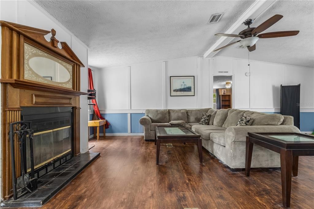 На продажу: $175,000 (3 спален, 2 ванн, 1836 Квадратных фут)