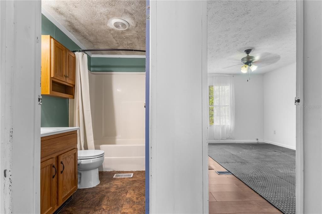 На продажу: $175,000 (3 спален, 2 ванн, 1836 Квадратных фут)