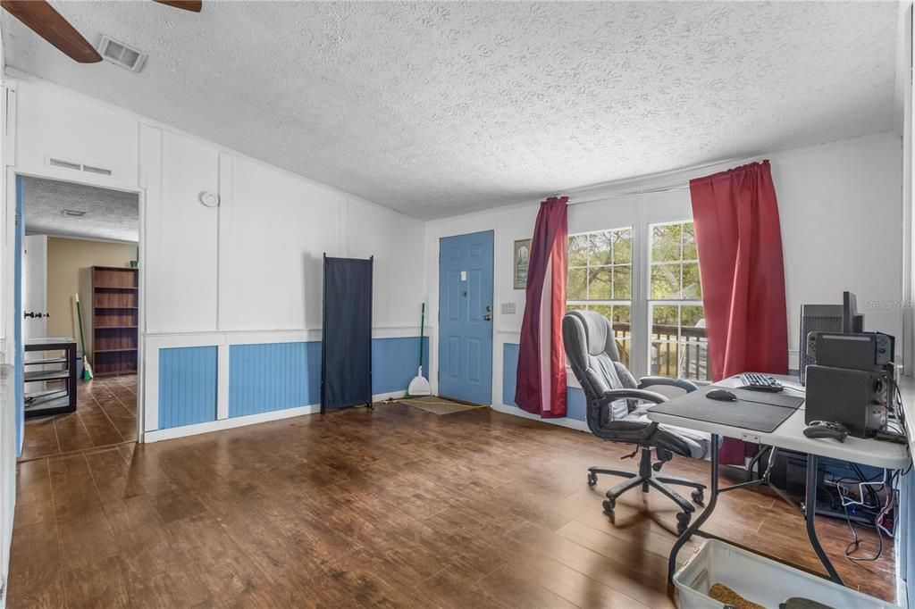 На продажу: $175,000 (3 спален, 2 ванн, 1836 Квадратных фут)