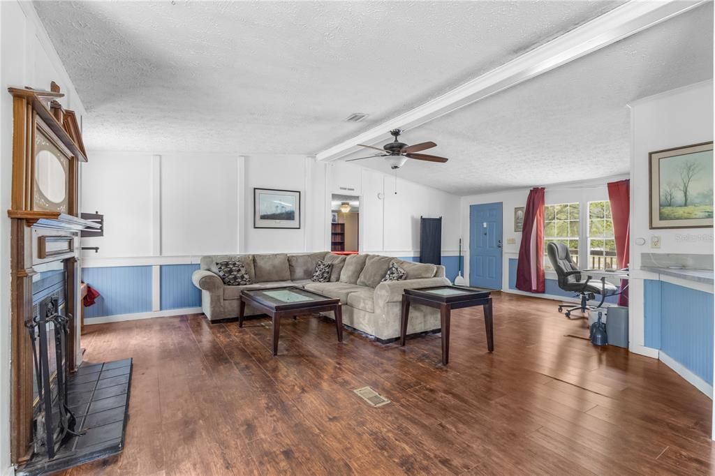 На продажу: $175,000 (3 спален, 2 ванн, 1836 Квадратных фут)