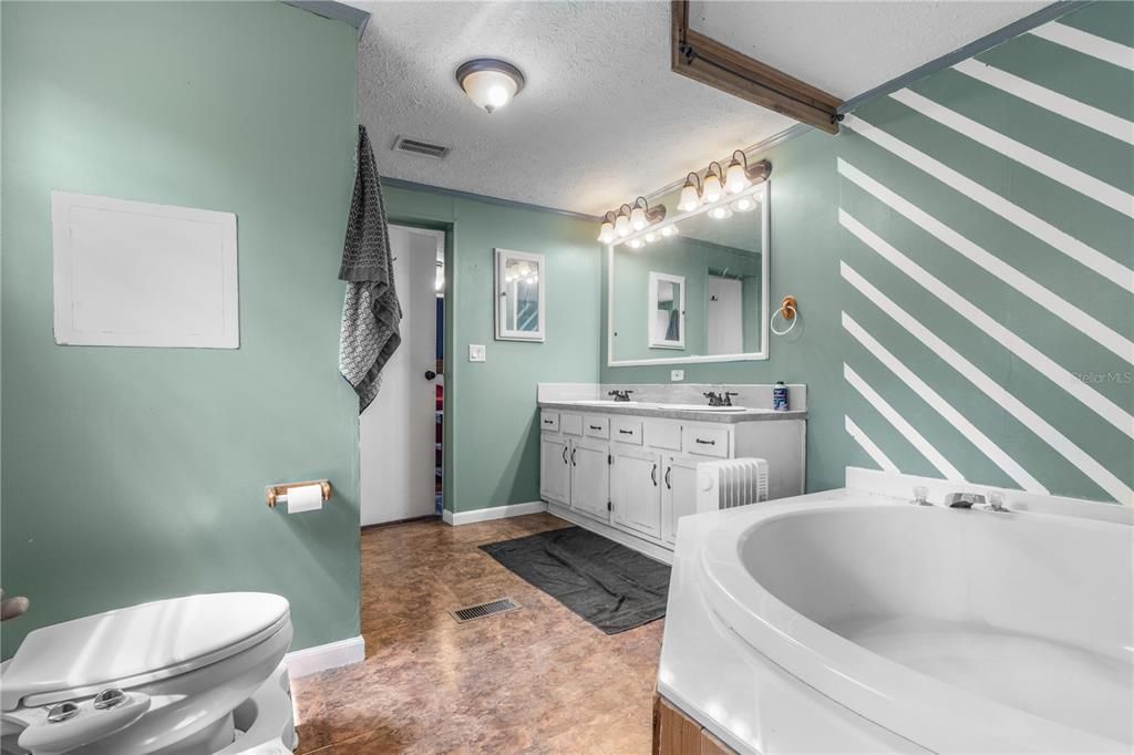 На продажу: $175,000 (3 спален, 2 ванн, 1836 Квадратных фут)