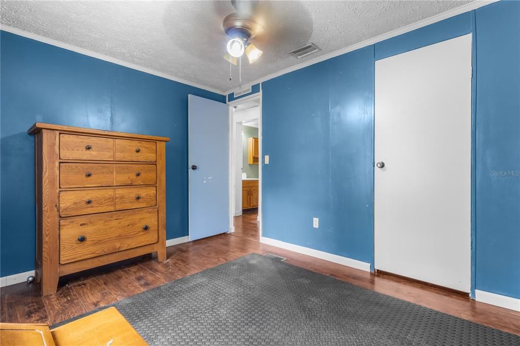 На продажу: $175,000 (3 спален, 2 ванн, 1836 Квадратных фут)