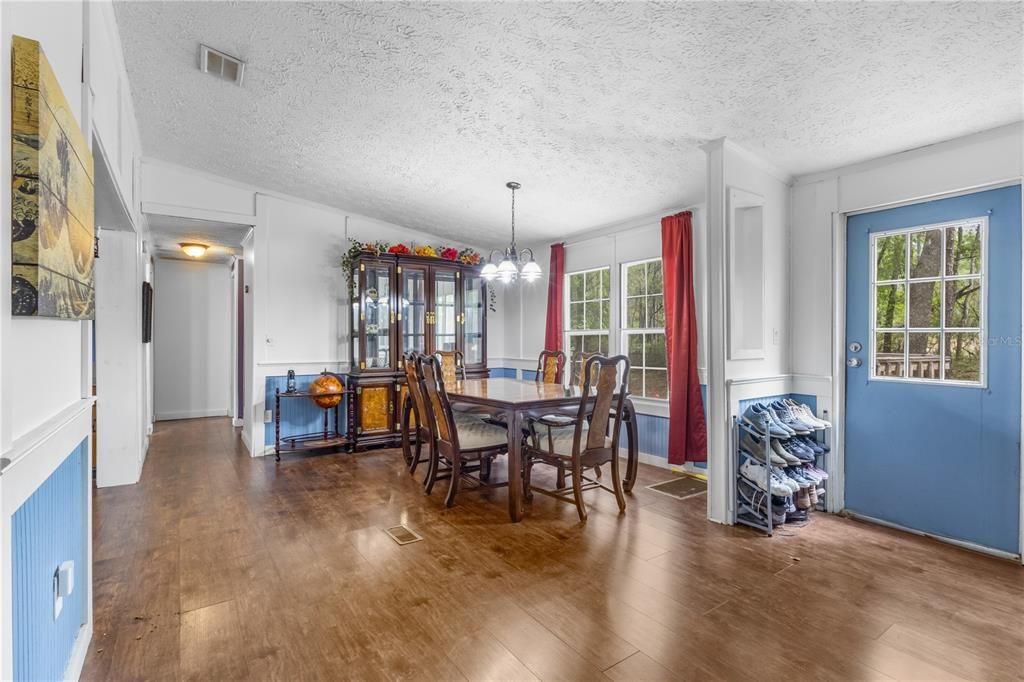 На продажу: $175,000 (3 спален, 2 ванн, 1836 Квадратных фут)