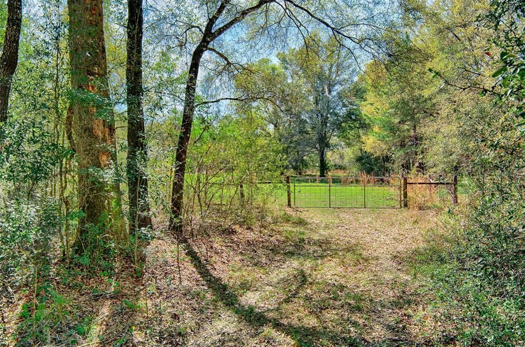 En Venta: $325,000 (5.18 acres)