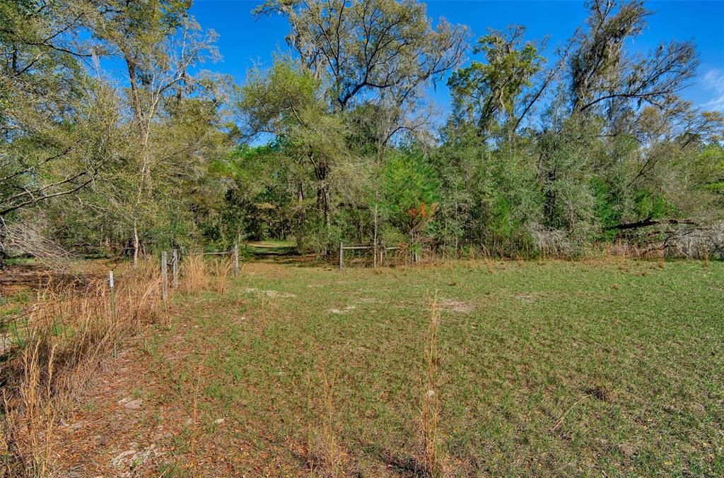 En Venta: $325,000 (5.18 acres)