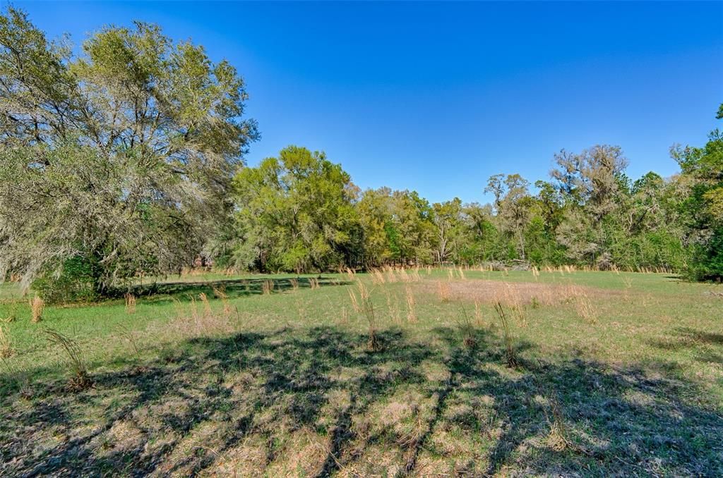 En Venta: $325,000 (5.18 acres)