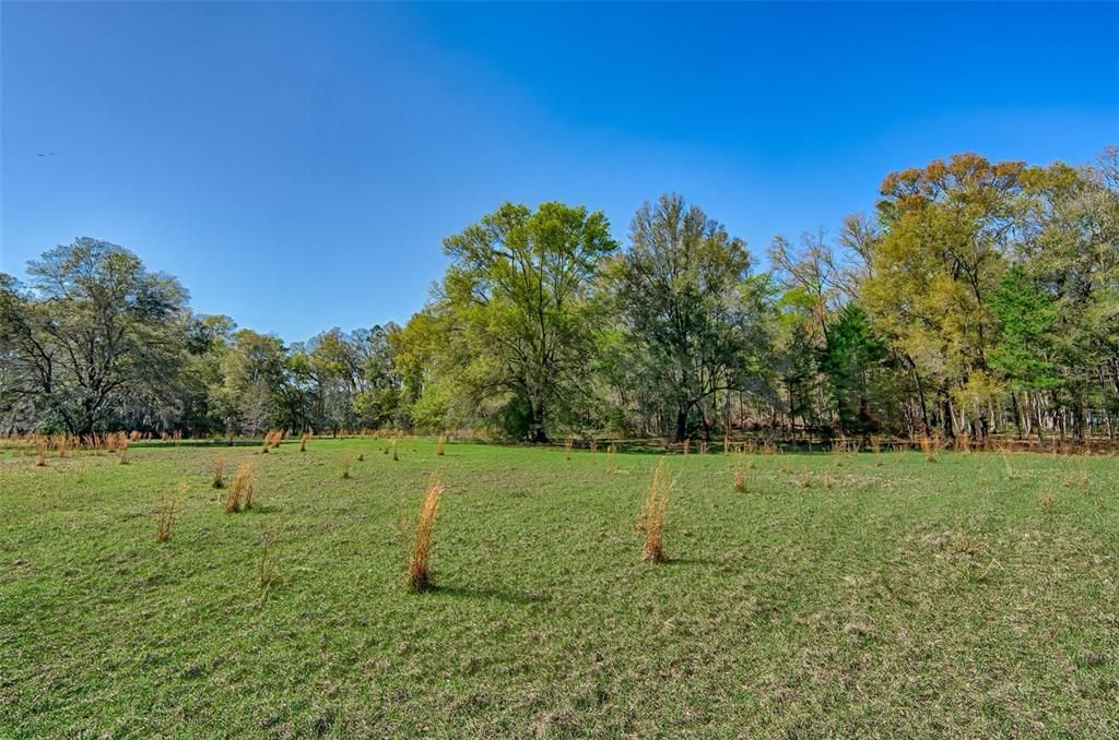 En Venta: $325,000 (5.18 acres)