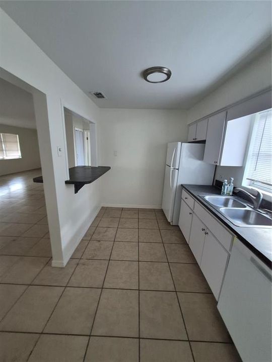 For Rent: $1,349 (2 beds, 1 baths, 808 Square Feet)