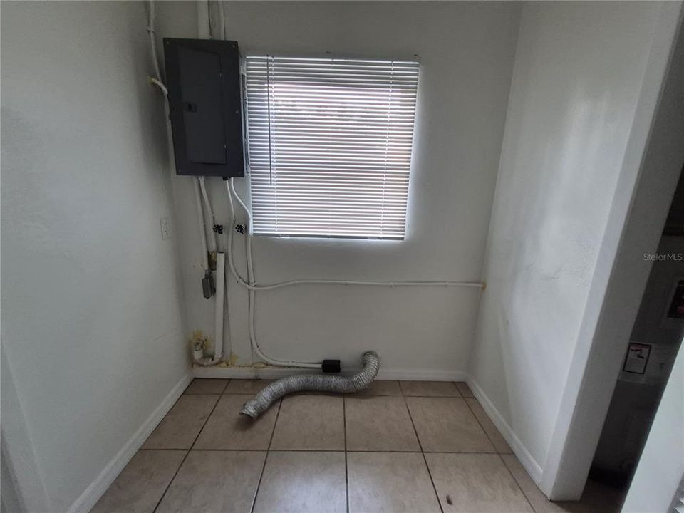 For Rent: $1,349 (2 beds, 1 baths, 808 Square Feet)