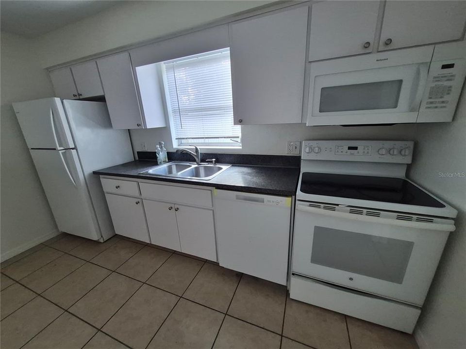 For Rent: $1,349 (2 beds, 1 baths, 808 Square Feet)