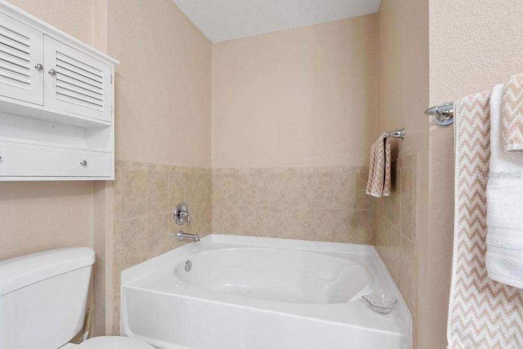 Active With Contract: $535,000 (3 beds, 2 baths, 1352 Square Feet)