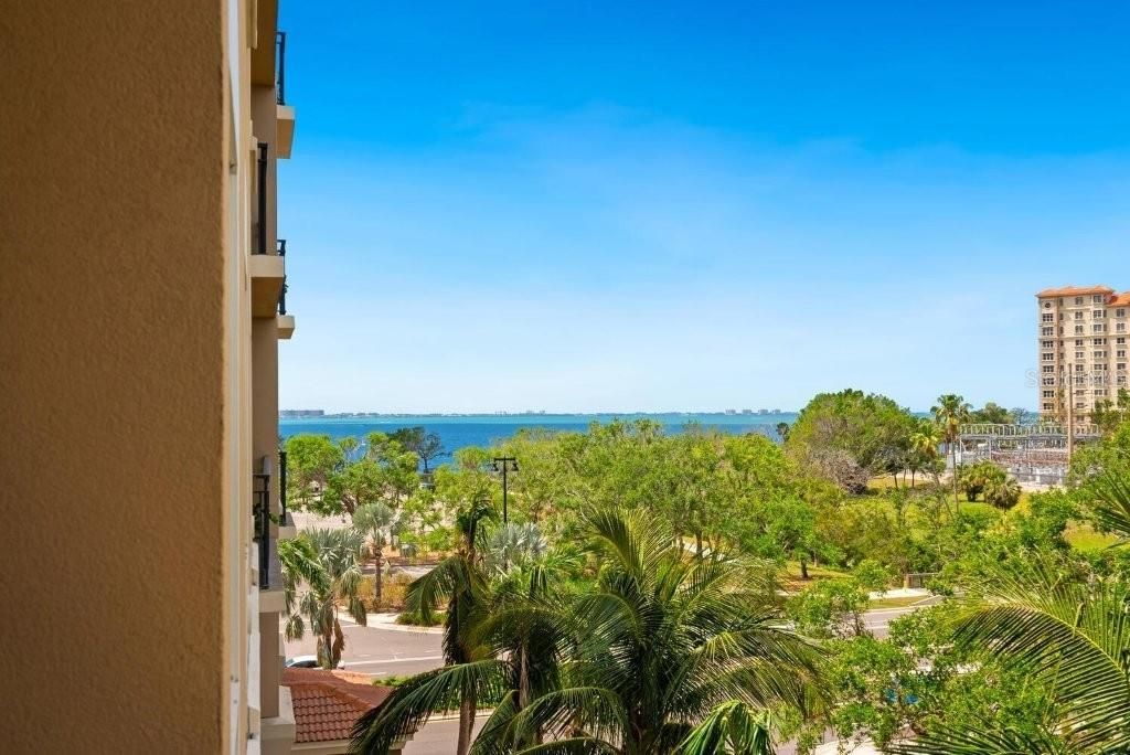 Active With Contract: $535,000 (3 beds, 2 baths, 1352 Square Feet)