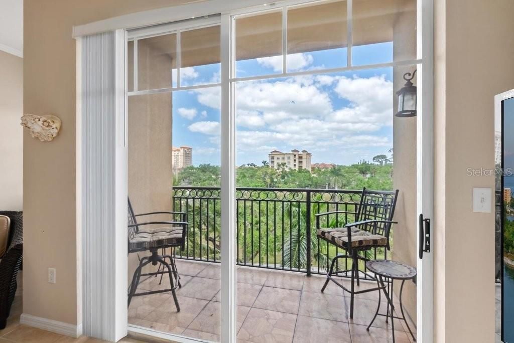 Active With Contract: $535,000 (3 beds, 2 baths, 1352 Square Feet)