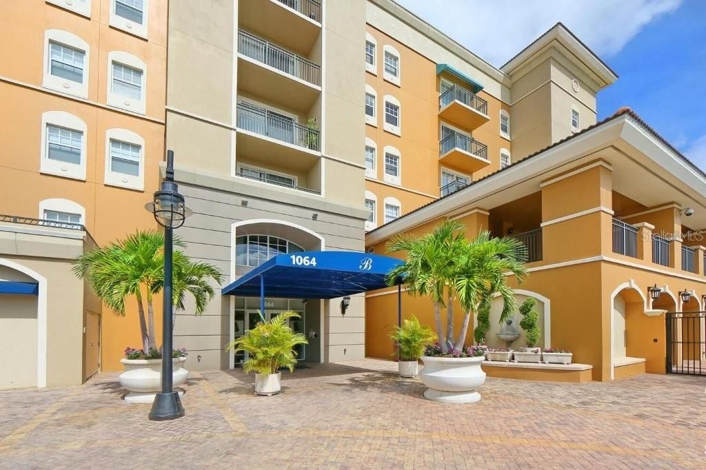 Active With Contract: $535,000 (3 beds, 2 baths, 1352 Square Feet)