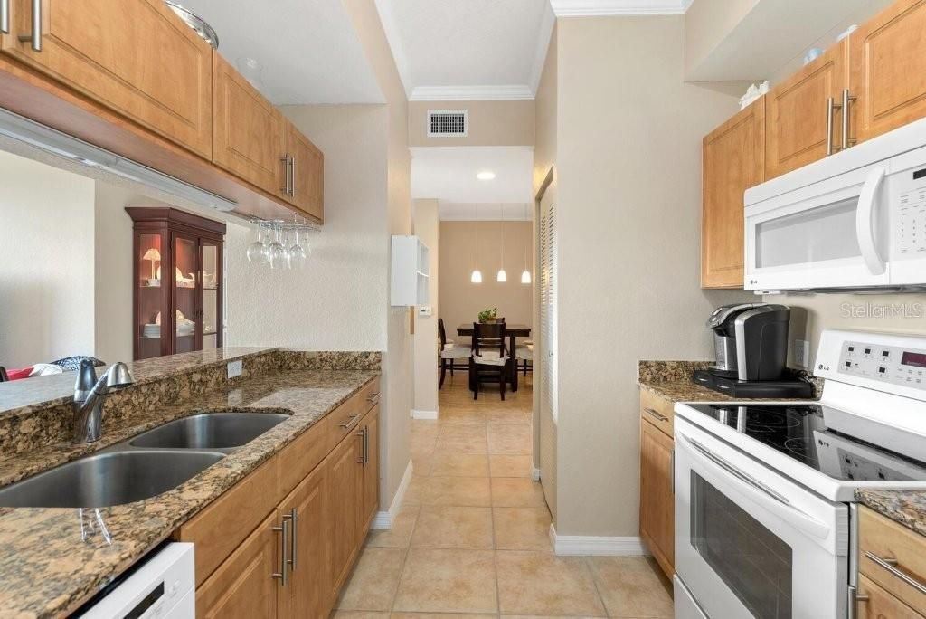 Active With Contract: $535,000 (3 beds, 2 baths, 1352 Square Feet)