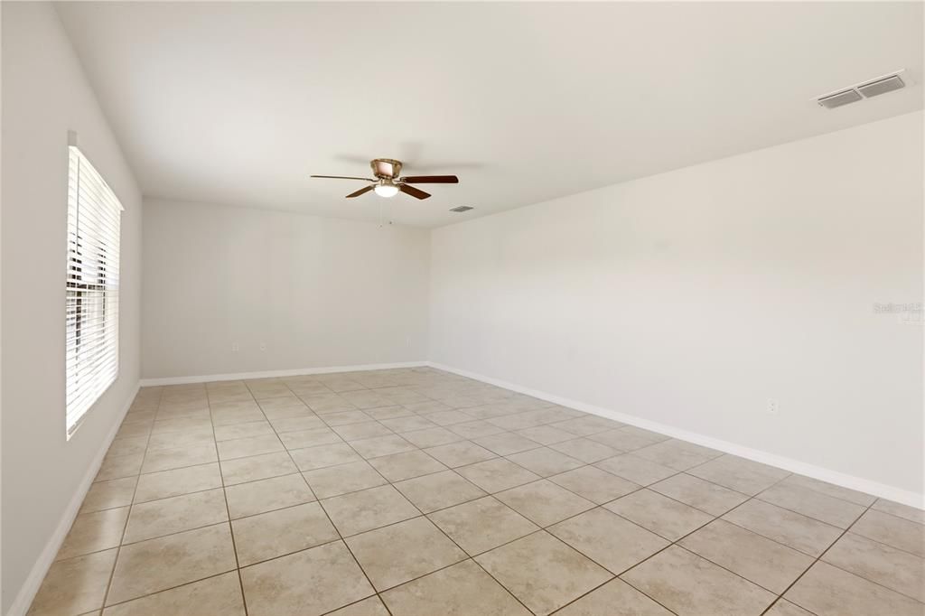 Active With Contract: $279,000 (3 beds, 2 baths, 1614 Square Feet)