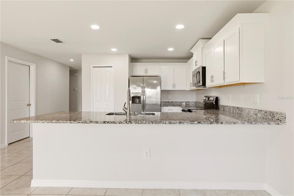 Active With Contract: $279,000 (3 beds, 2 baths, 1614 Square Feet)