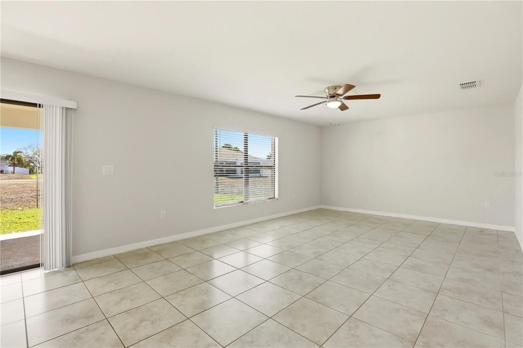 Active With Contract: $279,000 (3 beds, 2 baths, 1614 Square Feet)