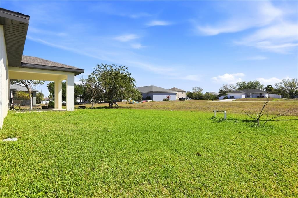 Active With Contract: $279,000 (3 beds, 2 baths, 1614 Square Feet)