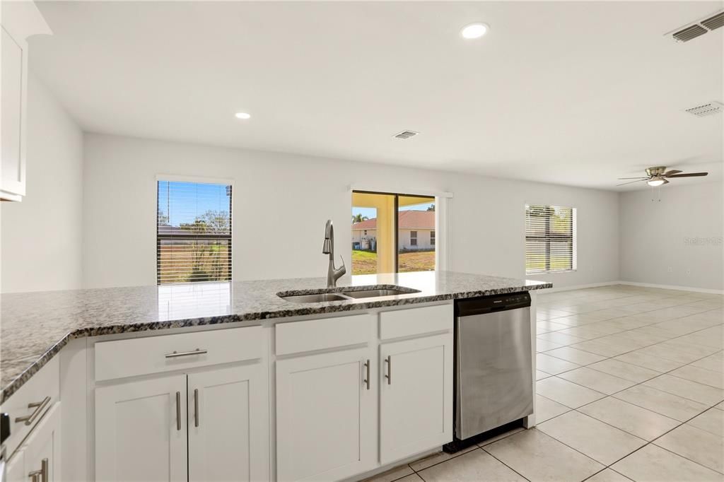 Active With Contract: $279,000 (3 beds, 2 baths, 1614 Square Feet)