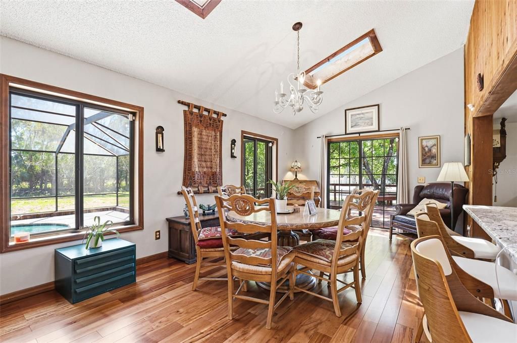 Activo con contrato: $900,000 (4 camas, 4 baños, 3361 Pies cuadrados)